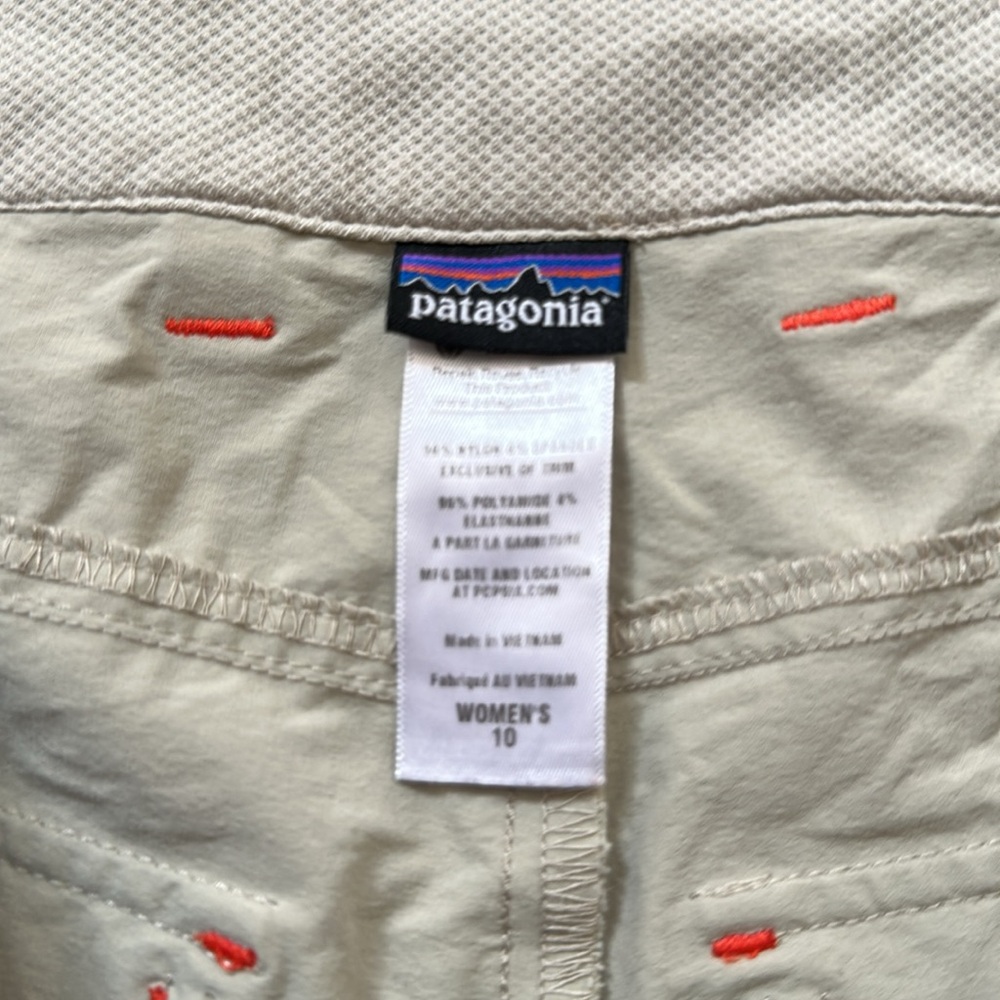 Patagonia Women’s Shorts 10 khaki - Picture 3 of 7